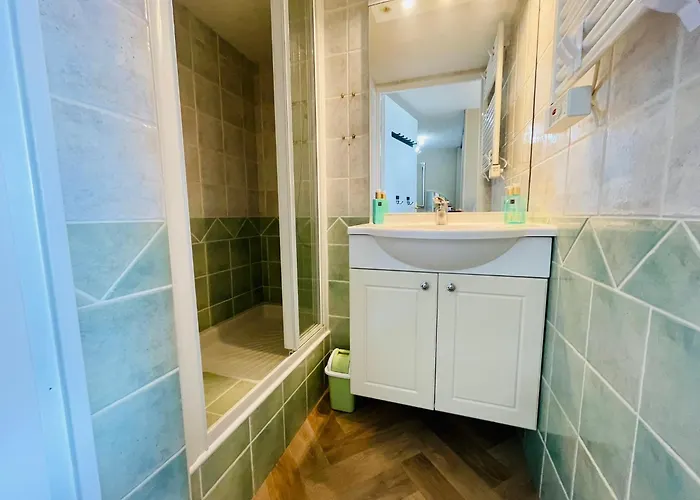 Cap D'agde T2 4-6 Personnes Mezzanine Vue Piscine Wifi アパート *