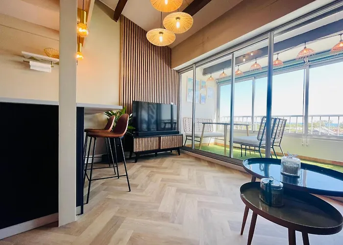 Cap D'agde T2 4-6 Personnes Mezzanine Vue Piscine Wifi アパート *